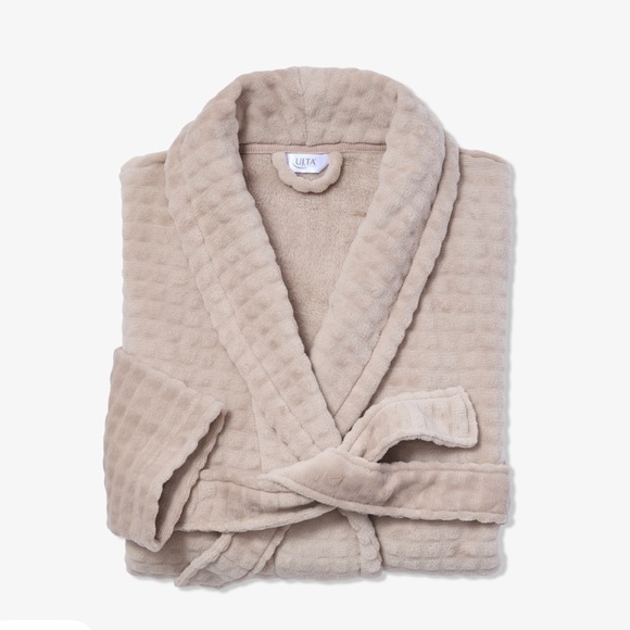 Luxurious Beige Robe - Picture 1 of 2